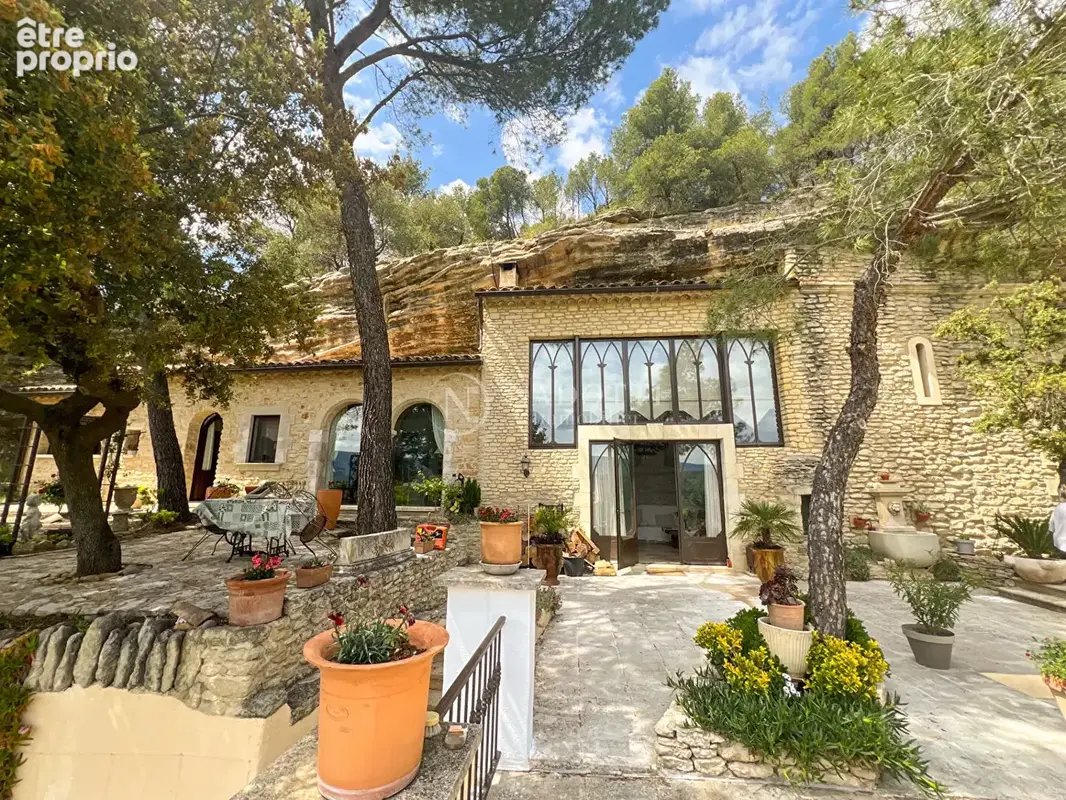 Maison troglodyte avec piscine bénéficiant d'une superbe vue  sur le Luberon - photo 4