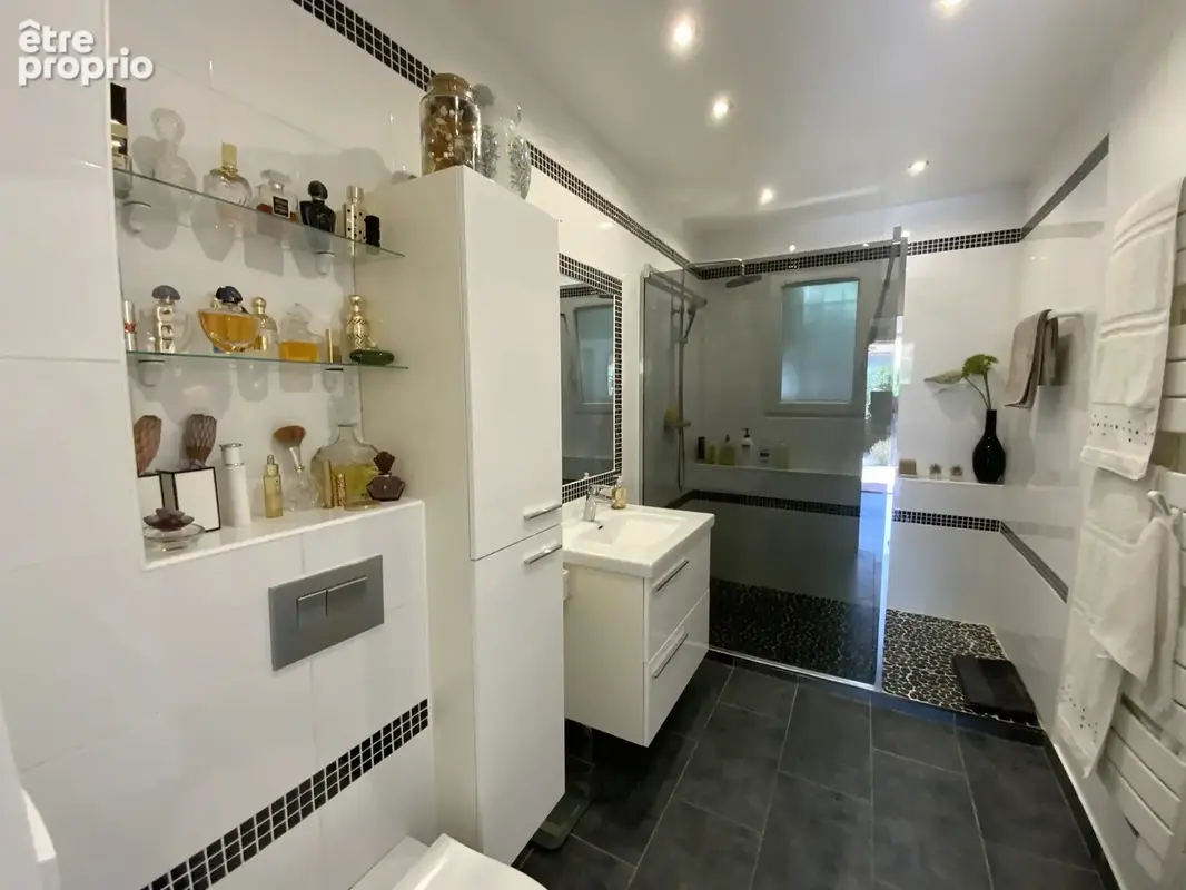 Villa de plain pied dans un quartier résidentiel d'Uzès sur un terrain de 1500 m2 avec piscine. - photo 17