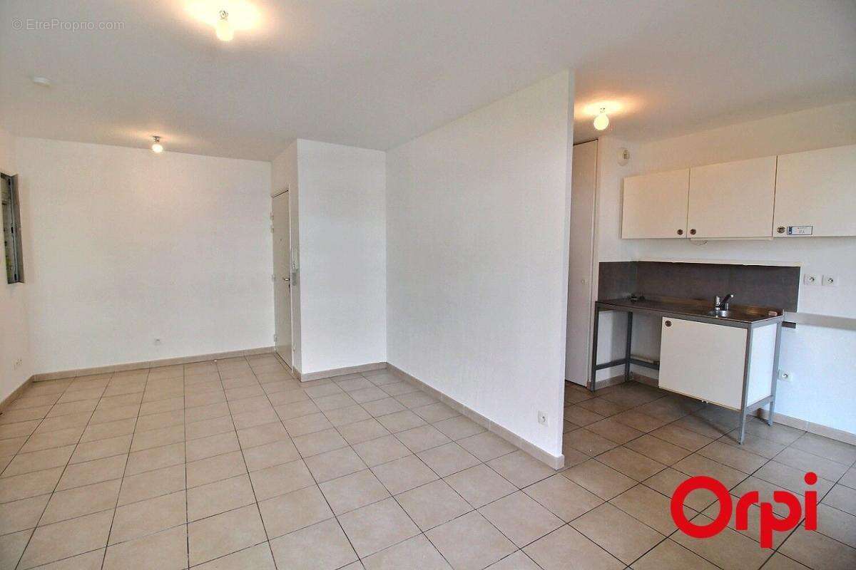 Appartement à MARSEILLE-4E