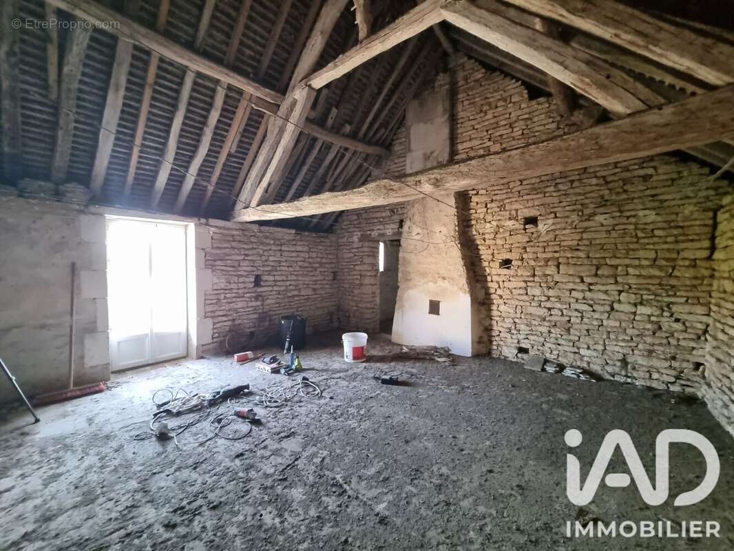 Maison 128 m² à Saint-Cyr-Les-Colons  - photo 6
