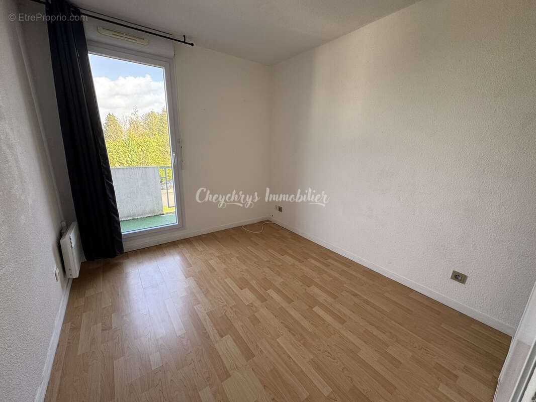 Appartement à LA RIVIERE-SAINT-SAUVEUR