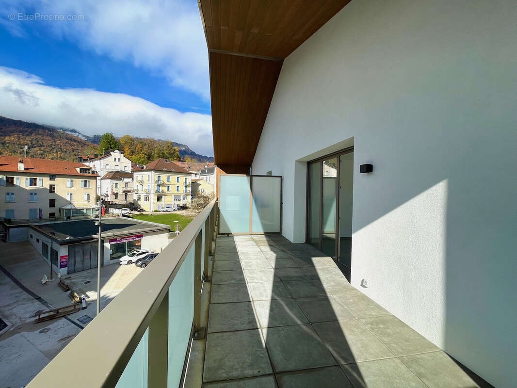 Appartement dernier étage avec trois chambres et deux terrasses - DEUX GARAGES - photo 7