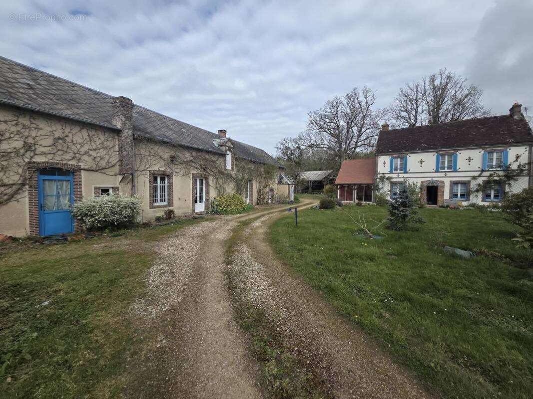 Maison 251 m² à Belhomert-Guehouville  - photo 1