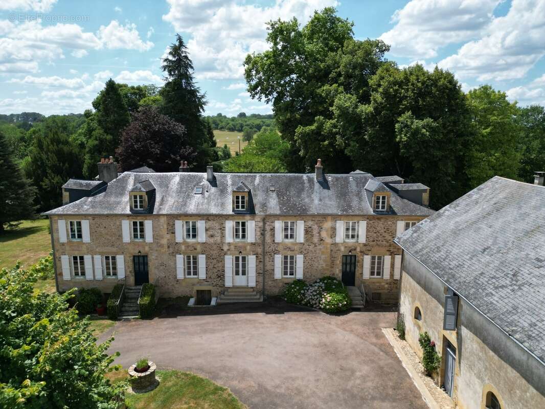 Maison de maitre à vendre 13 pièces LANOUAILLE (24) 2.6 hectares - photo 4