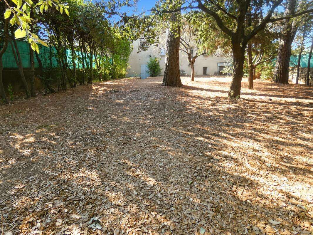 Maison à LAUDUN-L'ARDOISE