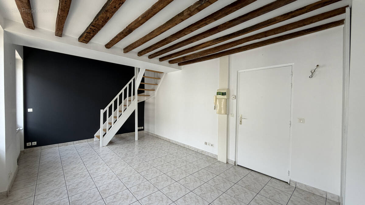 Appartement à NEAUPHLE-LE-CHATEAU