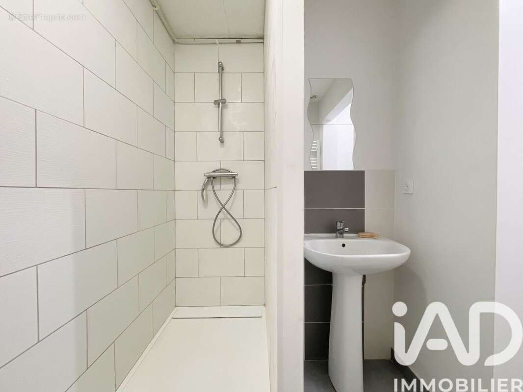 Appartement 195 m² à Radenac  - photo 7