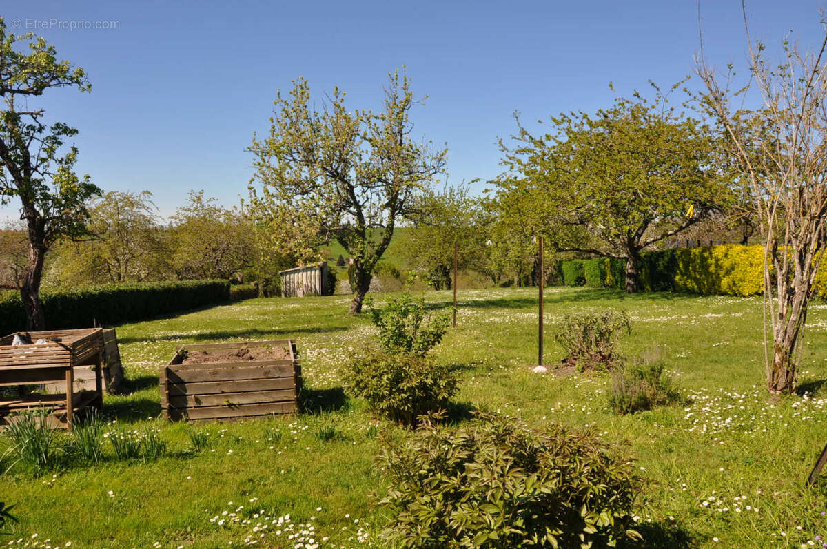 Maison à MONTCOMBROUX-LES-MINES