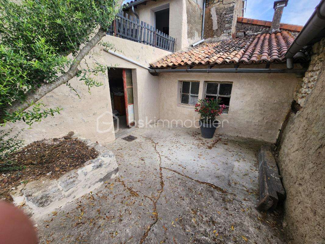 Maison de caractère en pierre – Cadre bucolique – Fort potentiel - photo 13