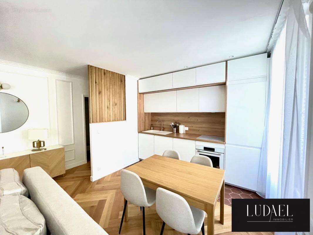 Appartement à PARIS-17E