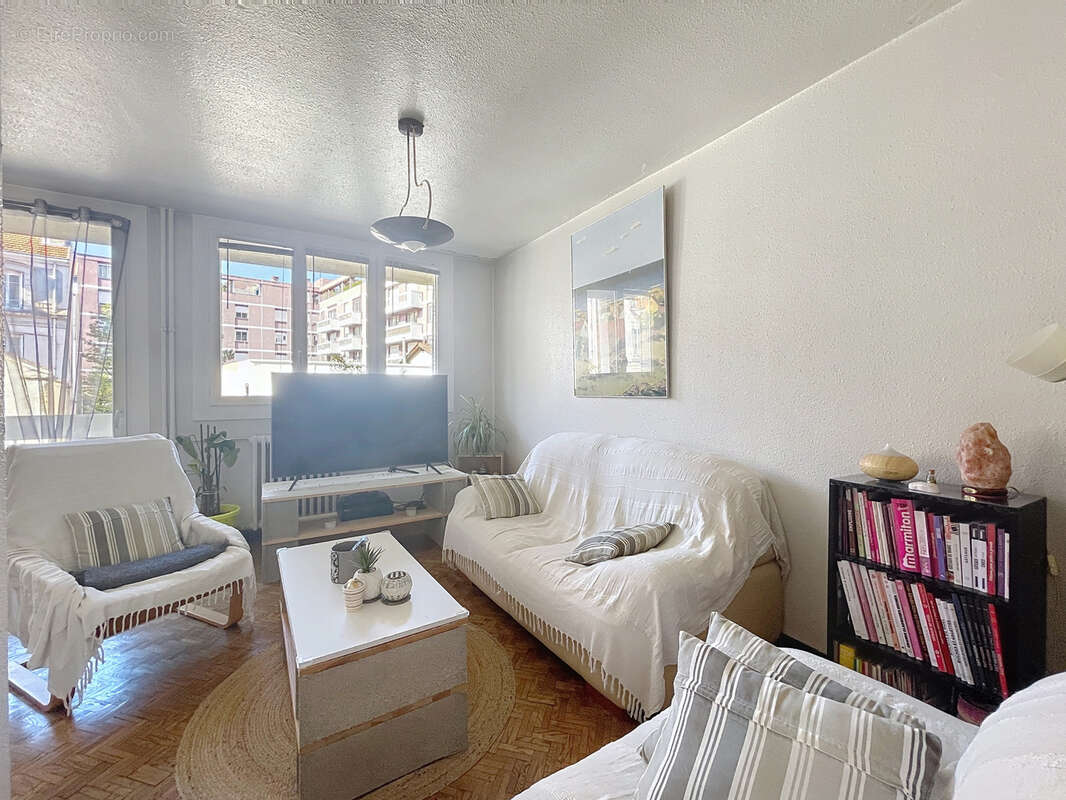 Appartement à SAINT-ETIENNE