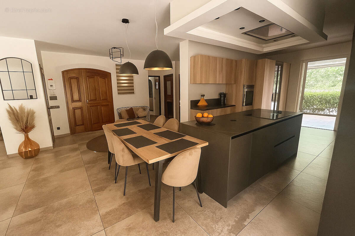 Maison à SOLLIES-TOUCAS