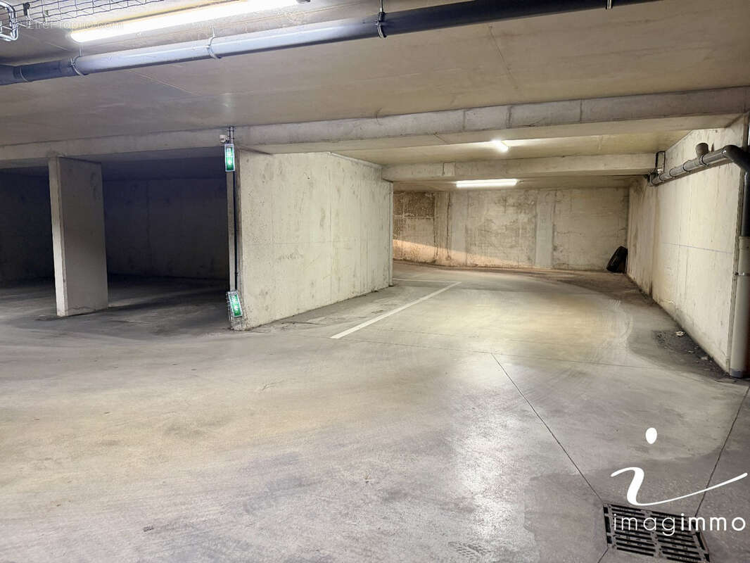 Parking à VENDARGUES