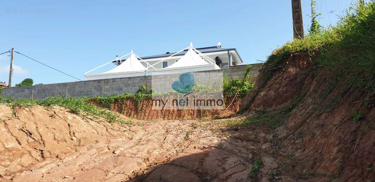 Terrain à LE LAMENTIN