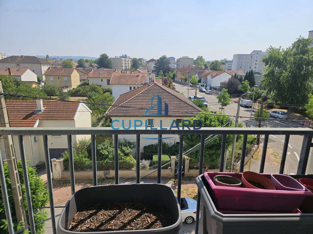 Appartement T4 avec balcon - cave et garage - Vue dégagée - photo 3