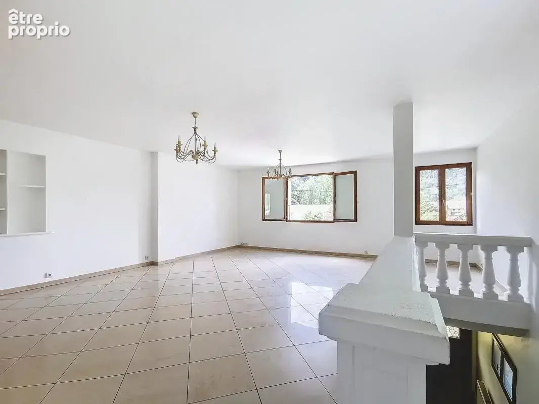 St Joseph de Rivière, spacieuse maison 5P 180 m2 avec terrain de 815 m2 face à la Sure - photo 20