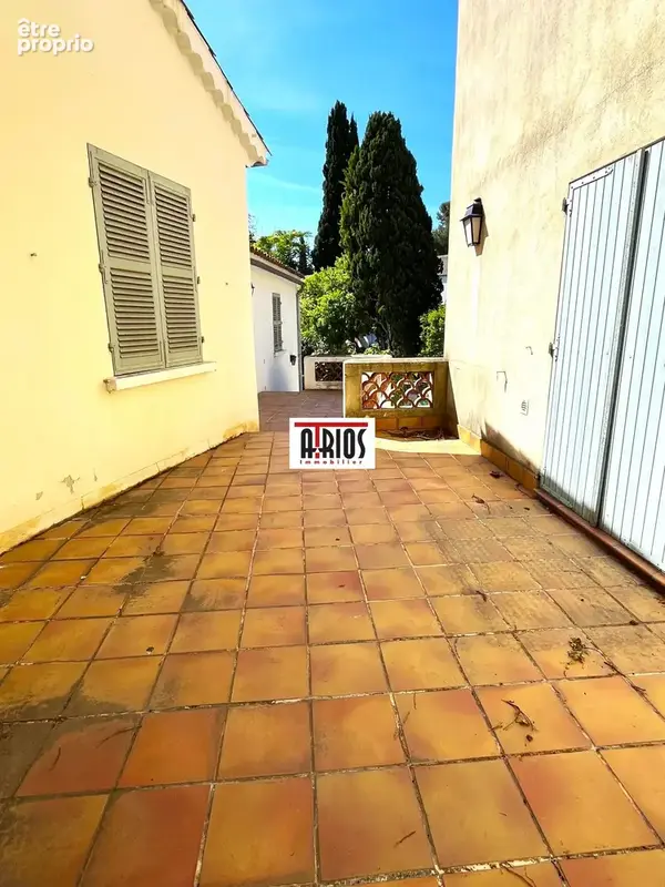 Commerce 1 000 m² à vendre à Toulon (83100) - photo 6