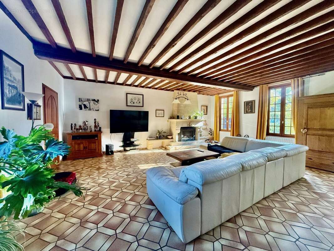 Maison à COUCY-LE-CHATEAU-AUFFRIQUE