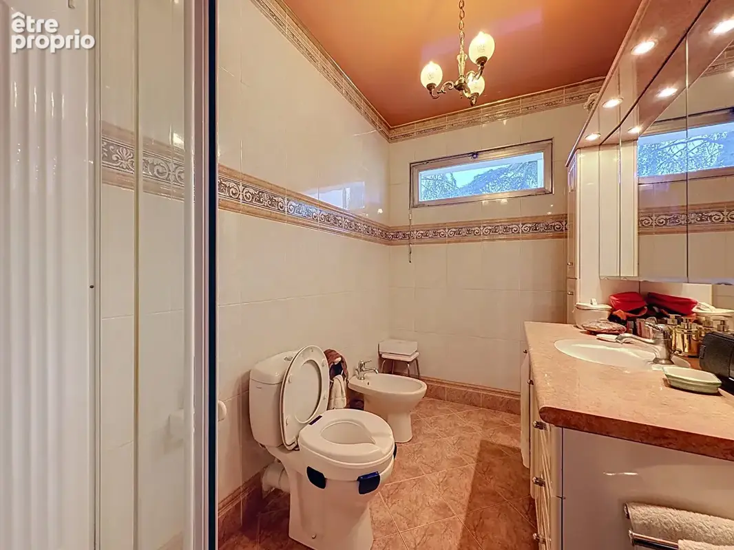 A vendre en exclusivité un appartement T4/5 de 145 m2 avec terrasse de 36 m2 secteur St Anne 13008 MARSEILLE - photo 11