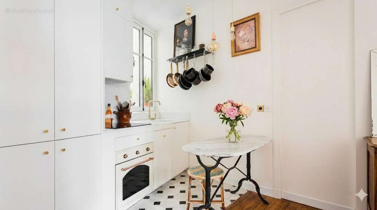 Appartement ancien en parfait état avec balcons, emplacement exceptionnel - photo 3
