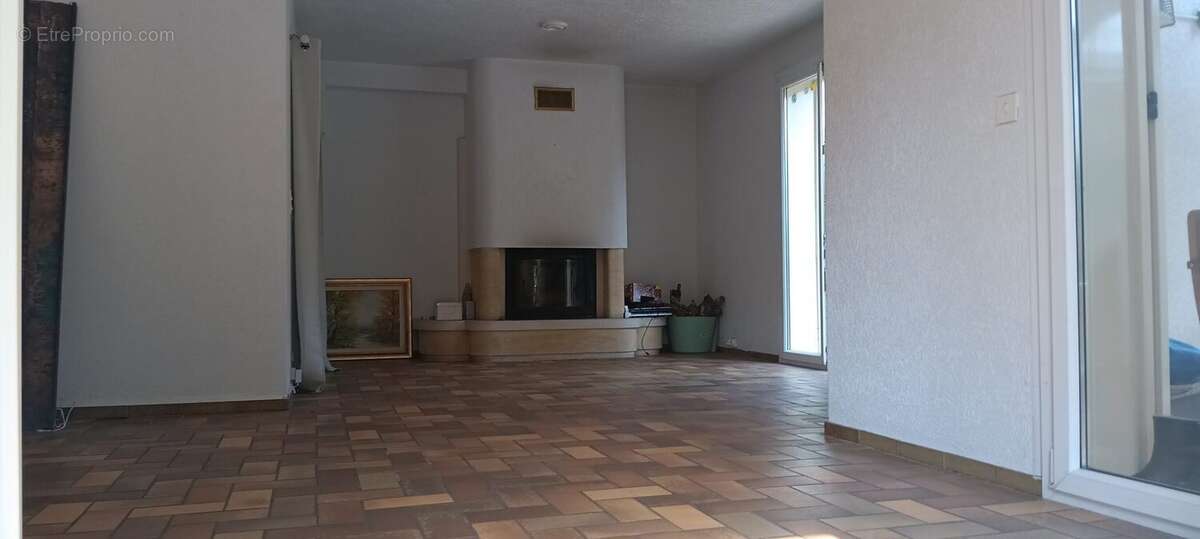 Maison à SAINT-GENIS-POUILLY