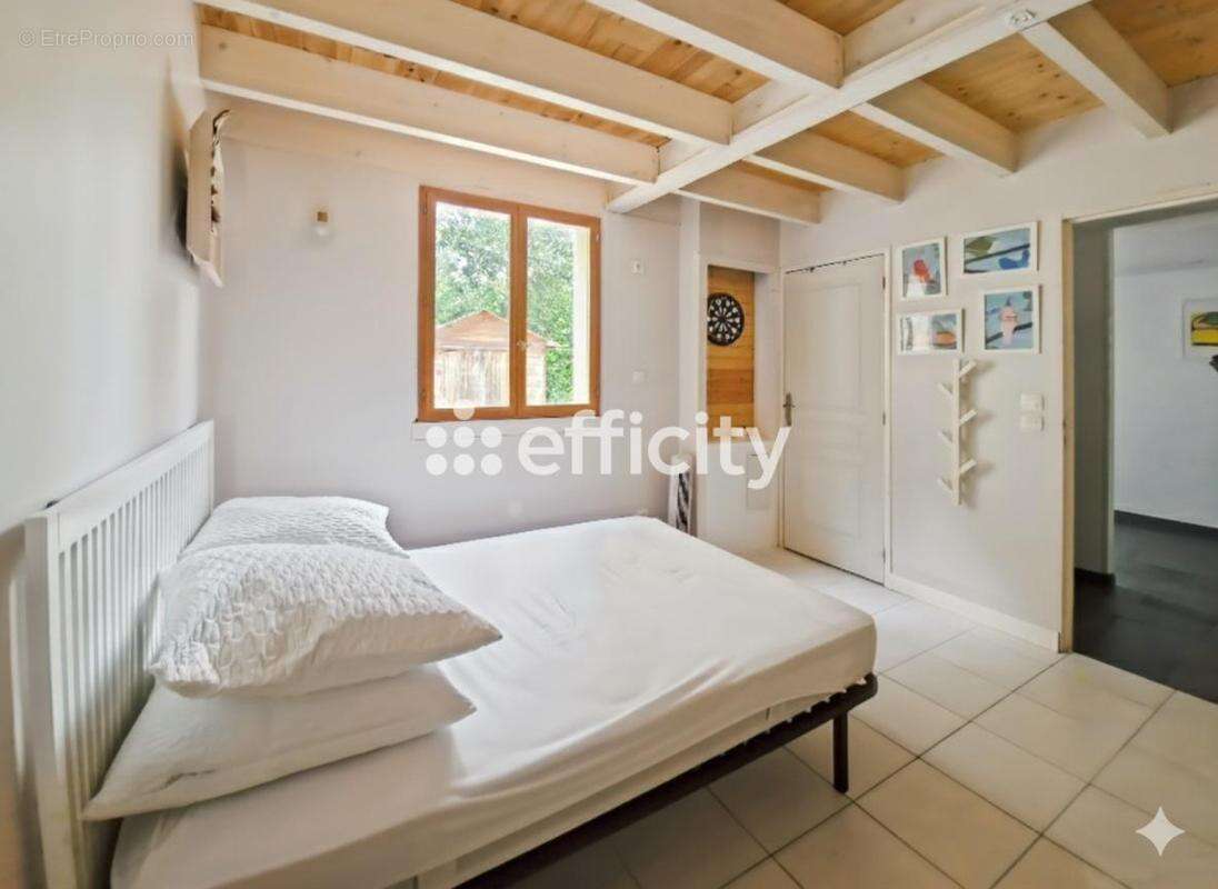 Maison à SAINT-HILAIRE-DE-LUSIGNAN