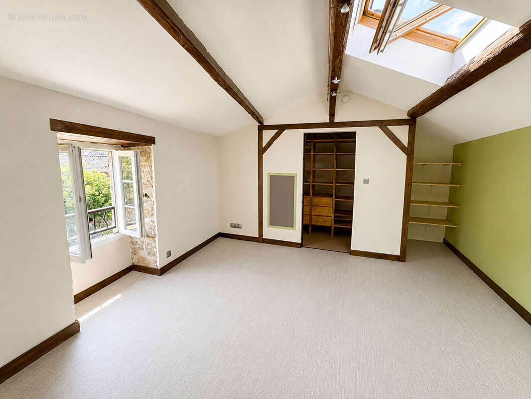 Maison 167 m² à Celle-Levescault  - photo 7