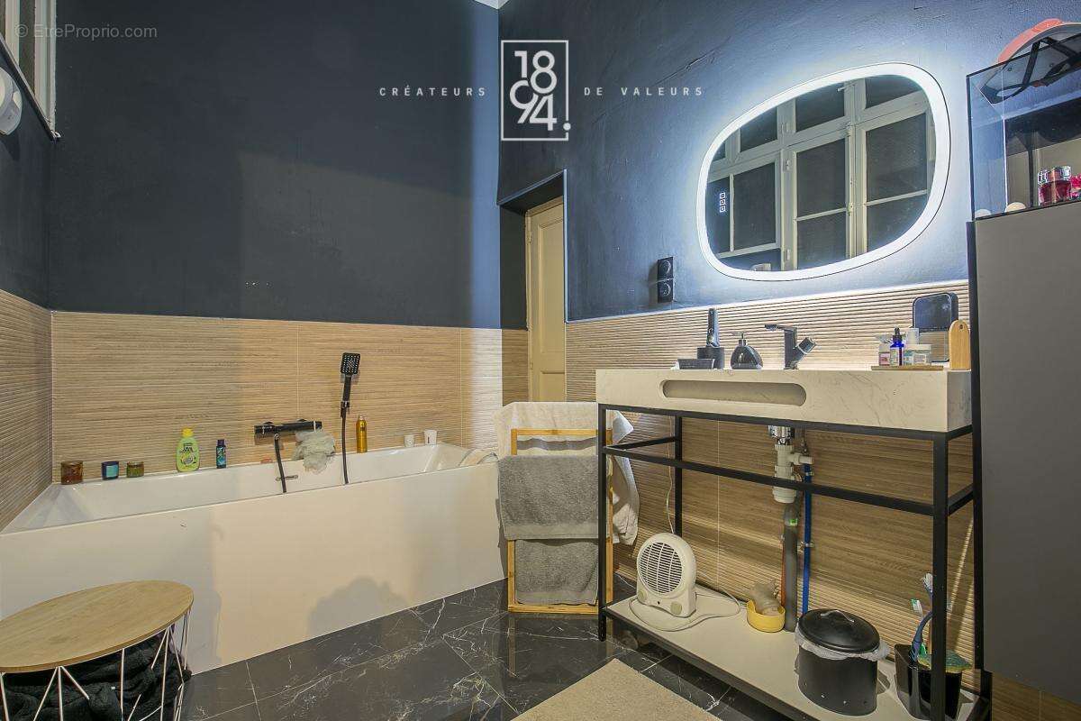 Appartement à MARSEILLE-6E