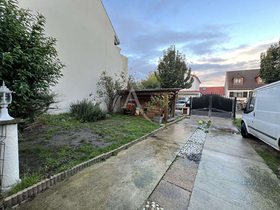 Maison à LE BLANC-MESNIL