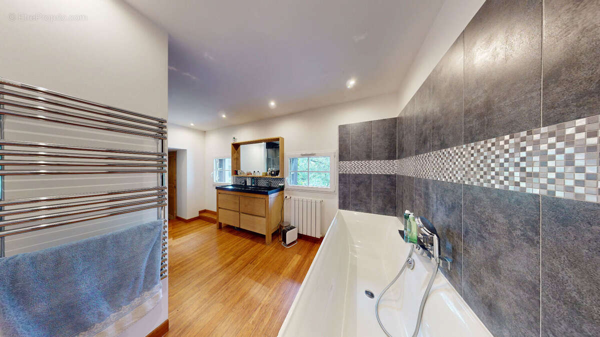 Maison à CRECY-LA-CHAPELLE