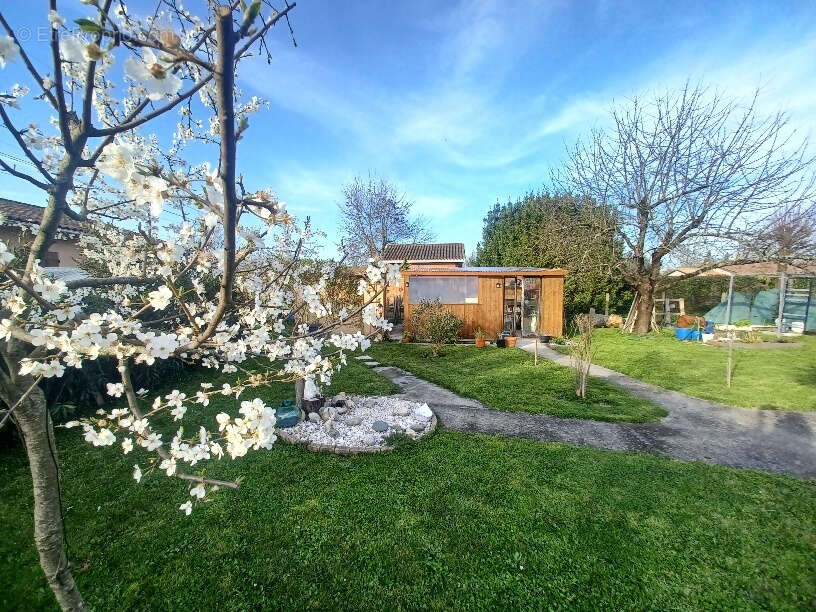 Maison à AMBARES-ET-LAGRAVE