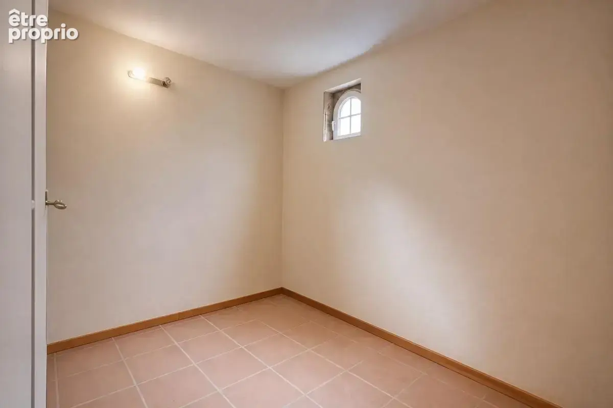 Immeuble de 7 pièces de 132 m² à Saint-Ambroix - photo 7