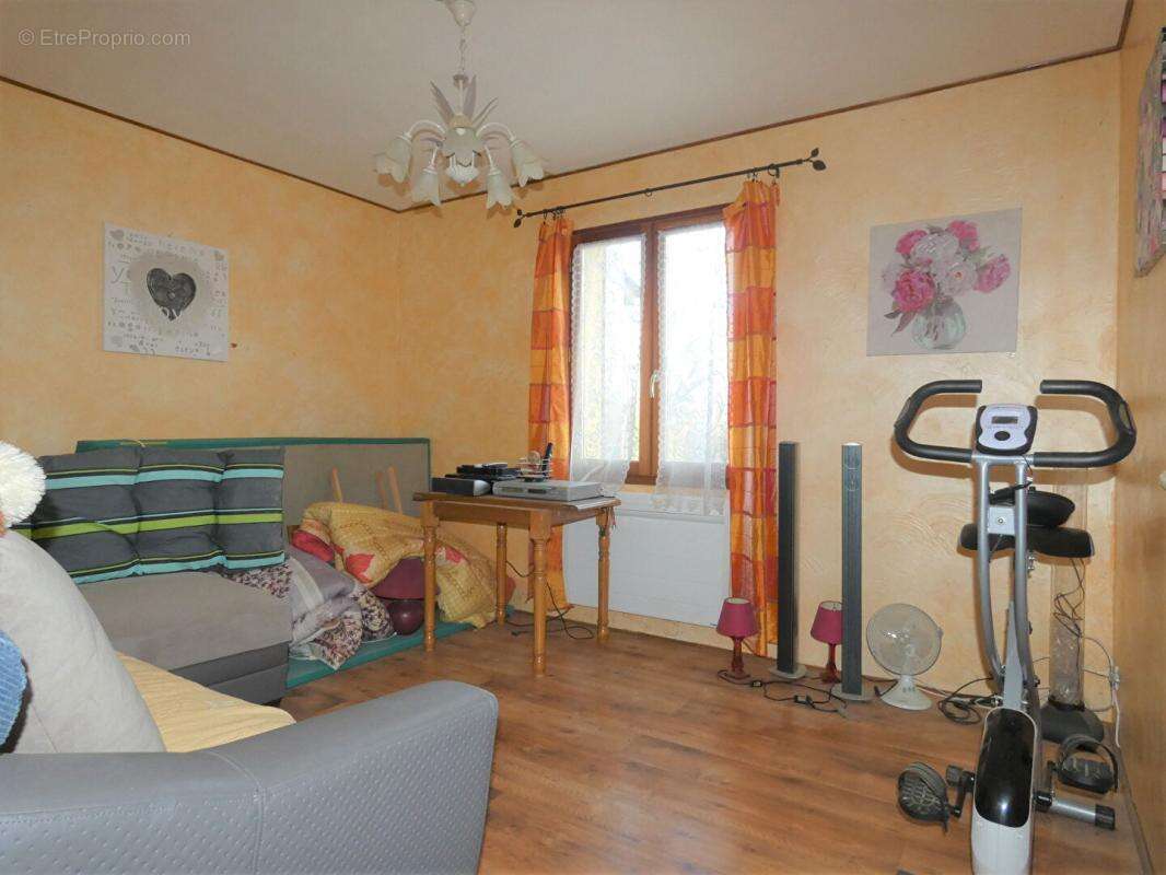 Maison de plain-pied 140m², 3 chambres, 2 terrasses, 3 garages, terrain 5800m² - photo 14