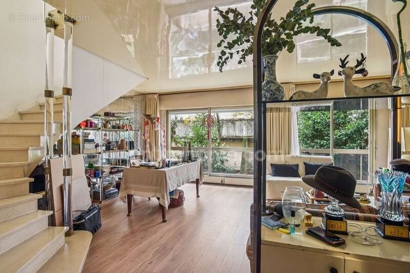 Appartement à PARIS-8E