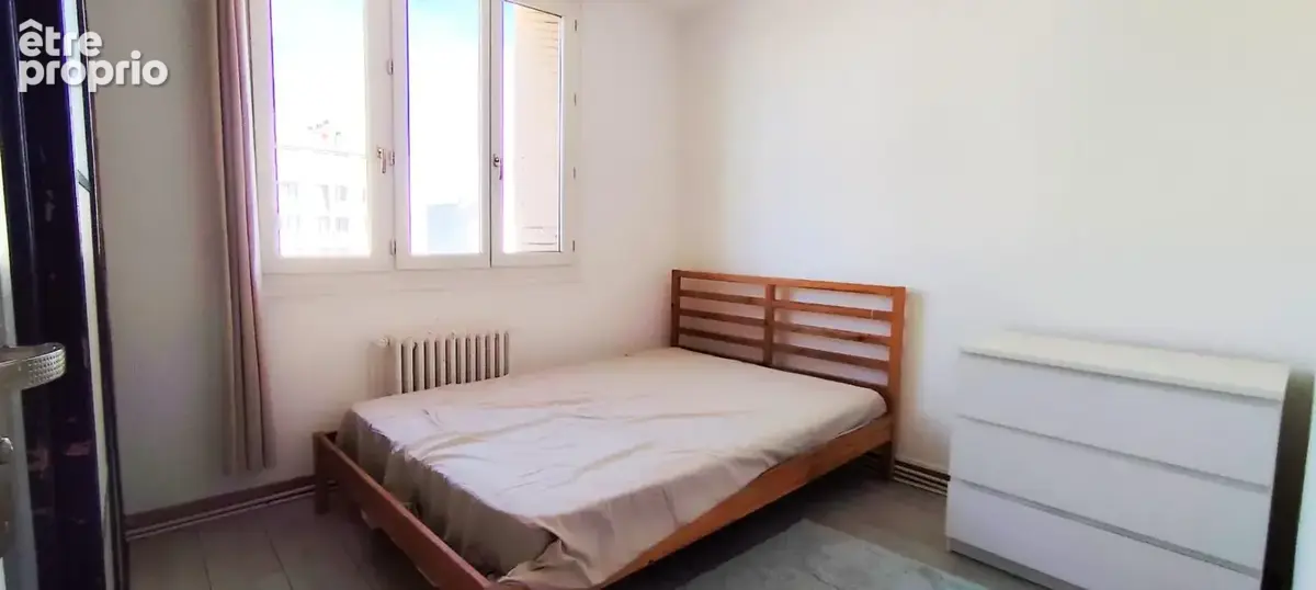 Venissieux - Bel appartement 4 pièces avec balcon et vue dégagée - photo 7