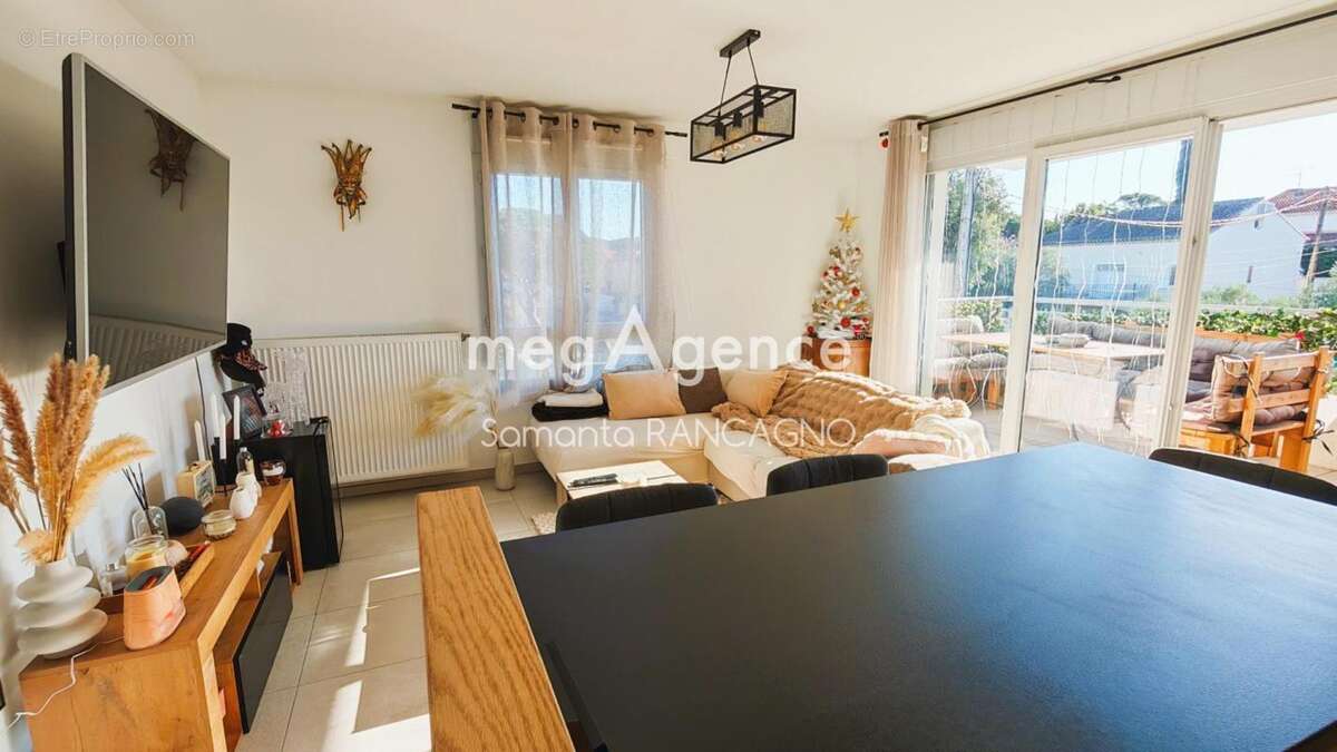 Appartement à PUGET-SUR-ARGENS