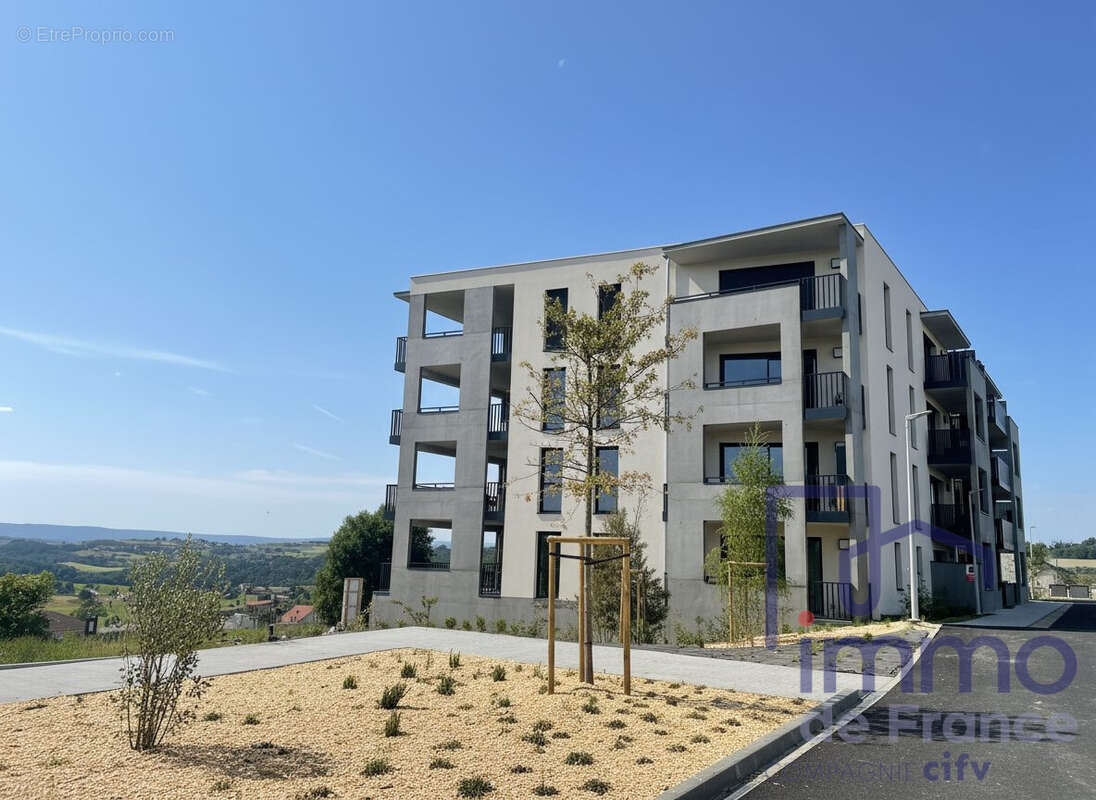 Appartement à SAINT-GENEST-LERPT