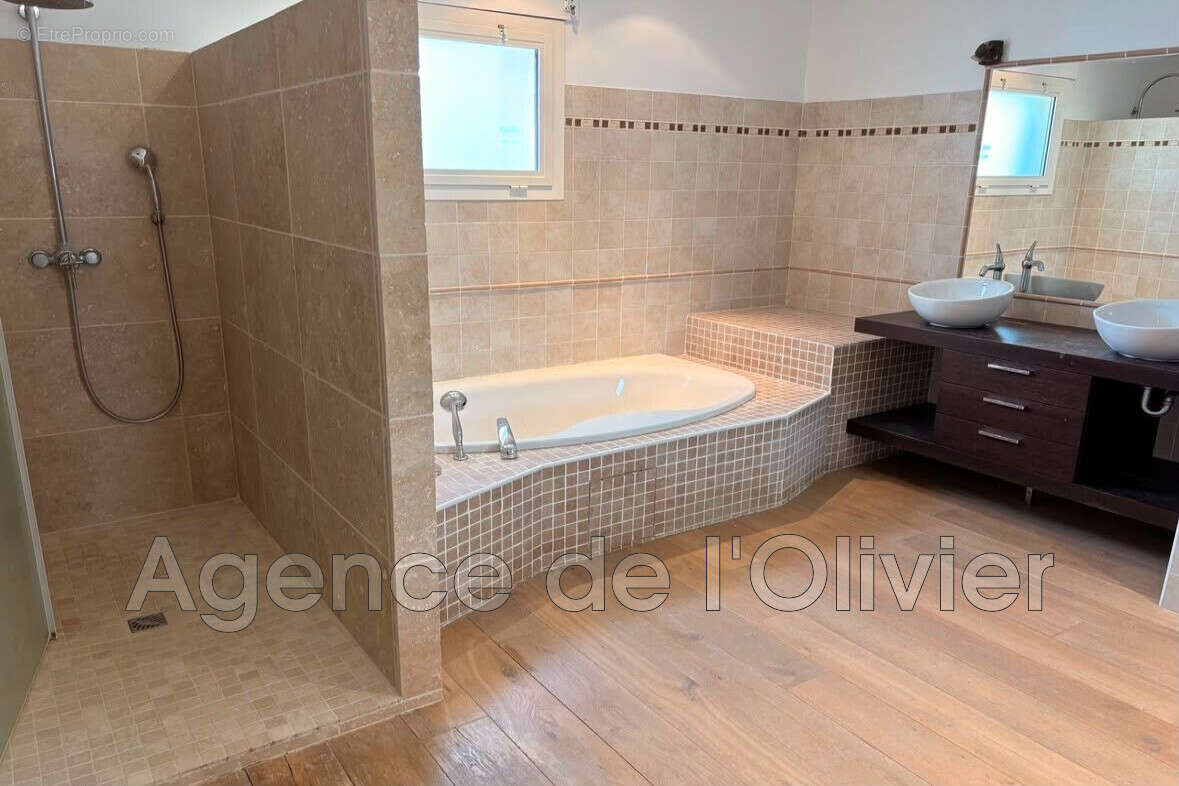 Maison 430 m² à Roquefort-Les-Pins  - photo 8