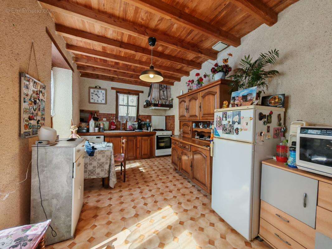 SOUS OFFRE ! RARE INVESTISSEMENT LOCATIF – Immeuble de rapport au cœur de FOURCÈS, l'un des Plus Beaux Villages de France - photo 5