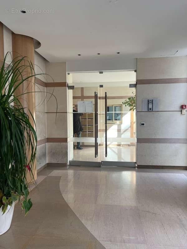 Levallois Limite Neuilly 5 P de 110 m2 + Balcons 8è ét Ascenseur - photo 2