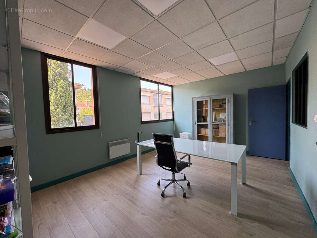 Local professionnel entièrement rénové à Moissac - photo 3