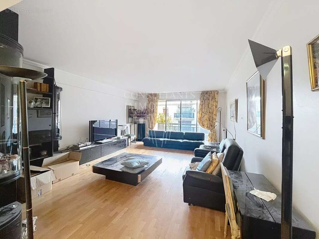 Appartement à NEUILLY-SUR-SEINE