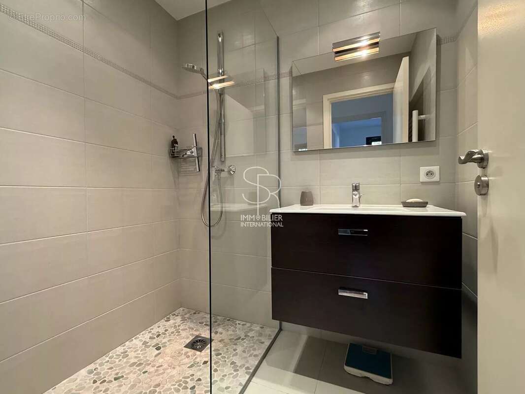 Appartement à VILLENEUVE-LOUBET