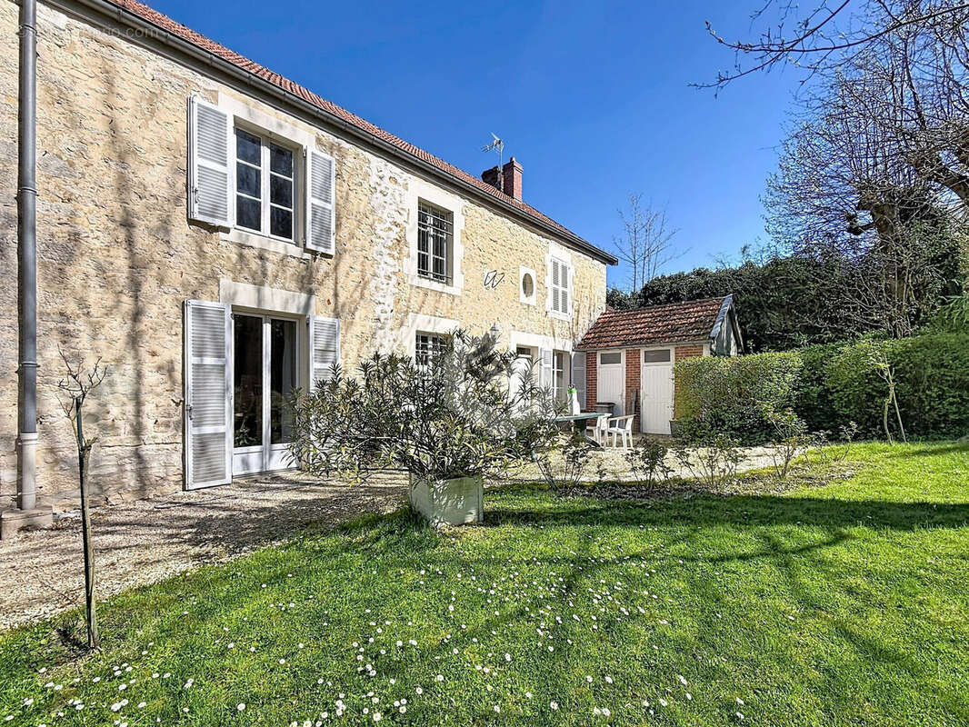 Maison 241 m² à Villers-Franqueux  - photo 4