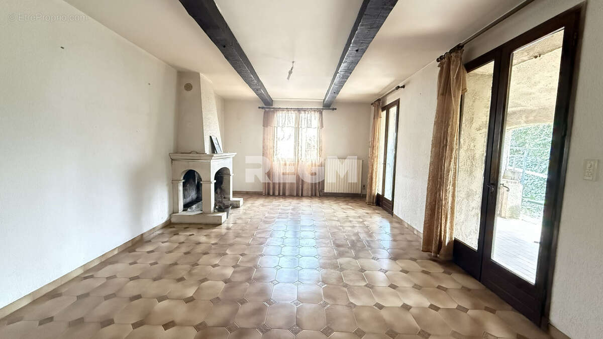 Maison à MAUGUIO