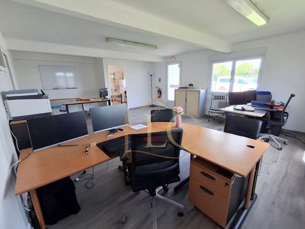 Le camp de base des bâtisseurs - 200 m² de locaux professionnels - photo 8