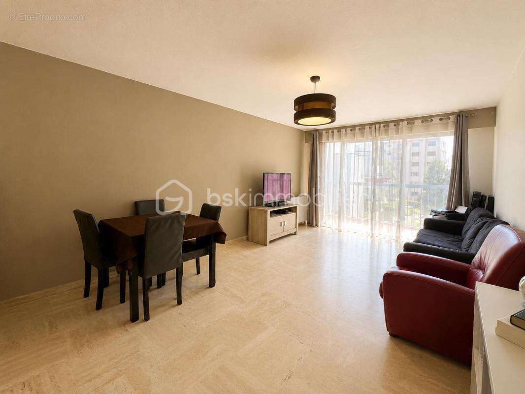Appartement 3 pièces traversant – lumineux – cave – proche cannes – commerces et transports à pied - photo 2