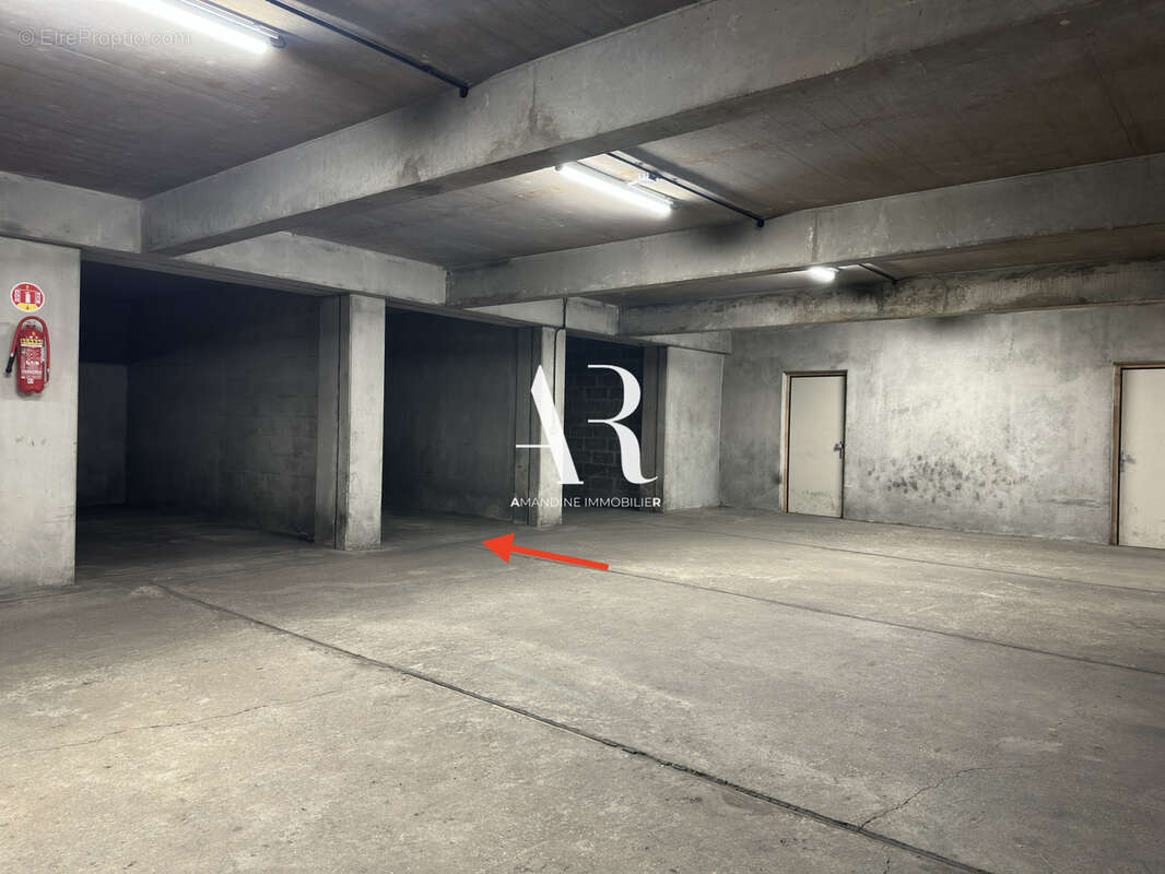 Parking à PARIS-11E