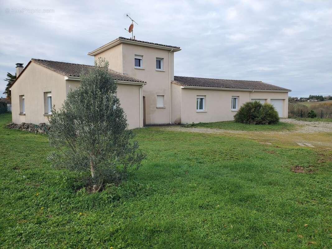 Maison à CHAMPNIERS