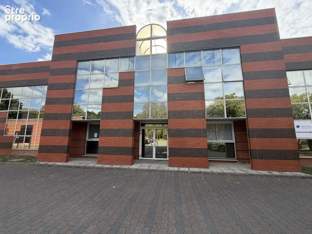Photo Commerce à Trappes au prix de 335 680€